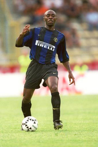 显得无比自 显得无比自