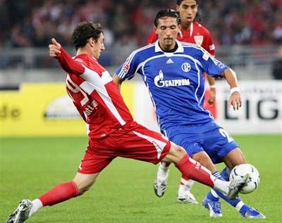 他本人更是 他本人更是